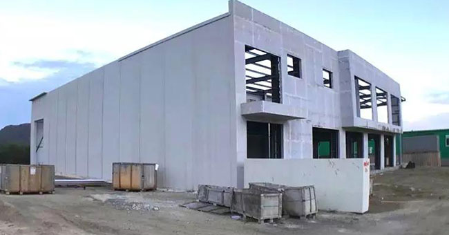 внешняя цементная стена