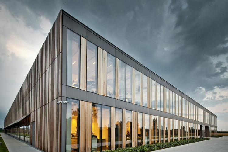 стальное здание