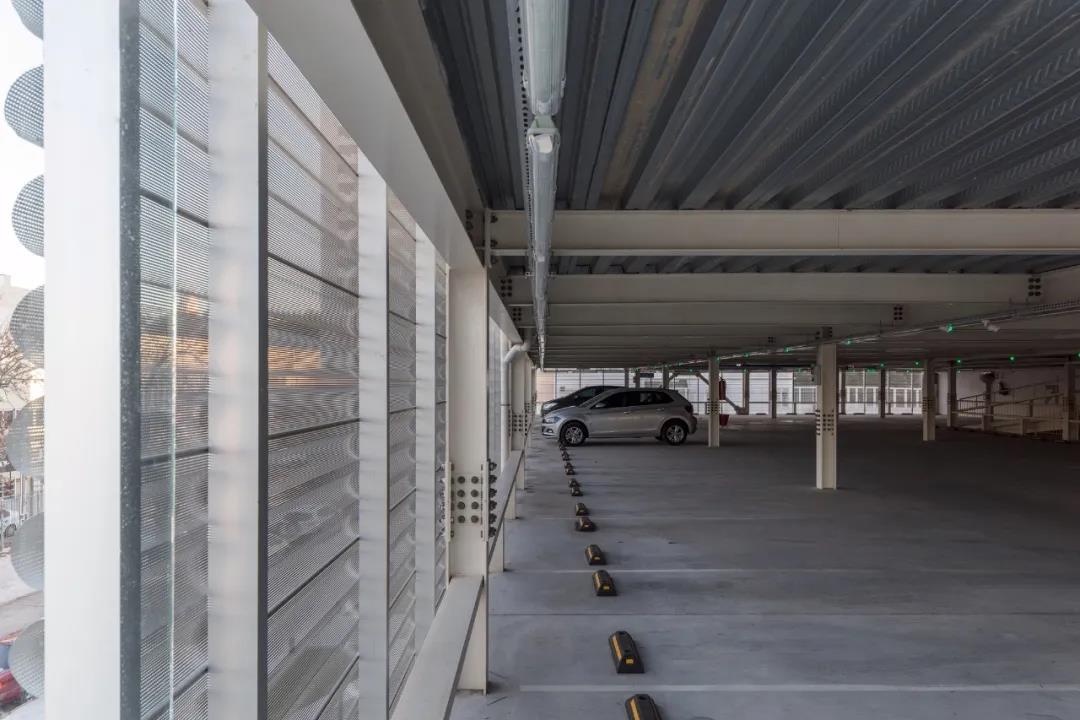 Автомобильная стоянка-4