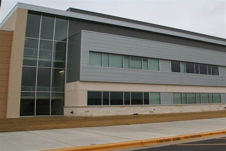 Стальное здание со стеклянной занавеской