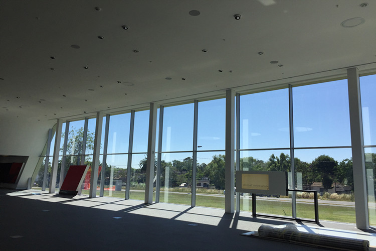 Стеклянная занавесная стена