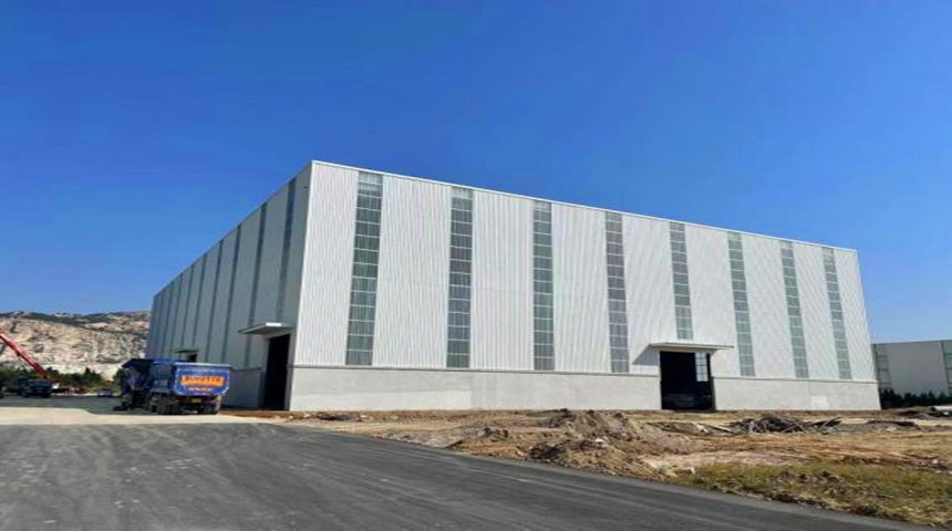 Кирпич, создавая фабрику