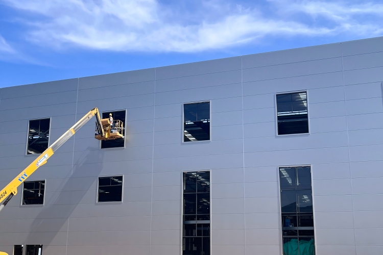 Строительство стальной конструкции для хранения и выставочного зала