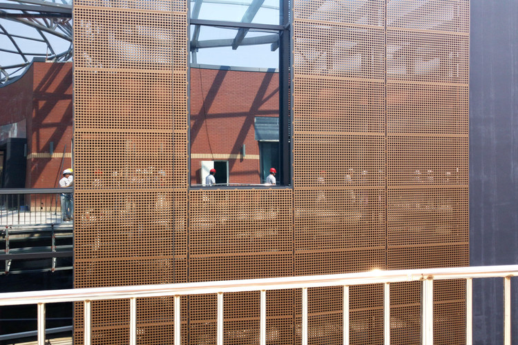 Алюминиевая панель украшения