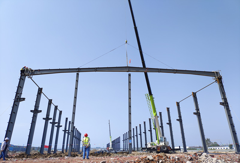 Светлая стальная конструкция