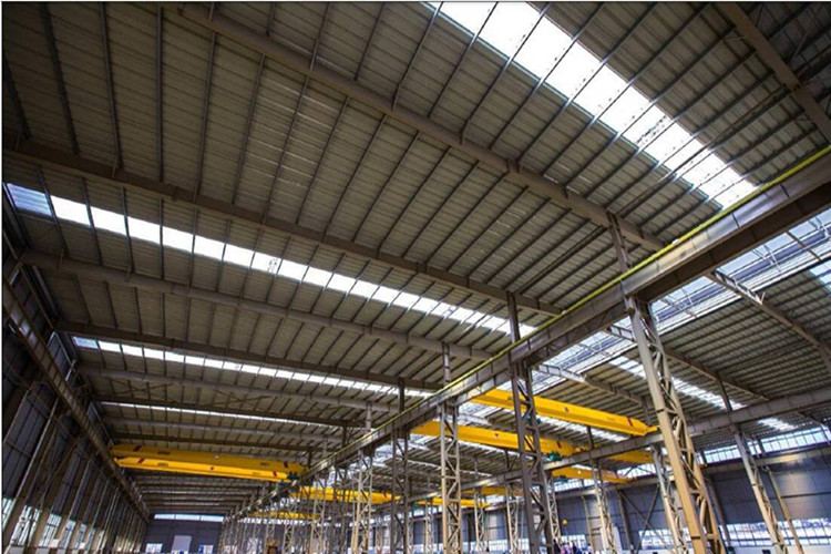 Мастерская с краном