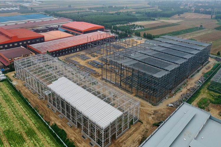 Светлая стальная конструкция